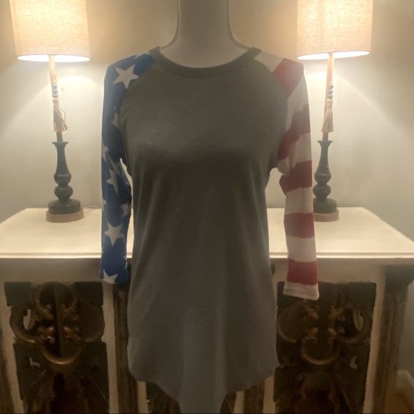 LuLaRoe Tops - 2/$20 LulaRoe Flag Baseball Tee T-Shirt Small S